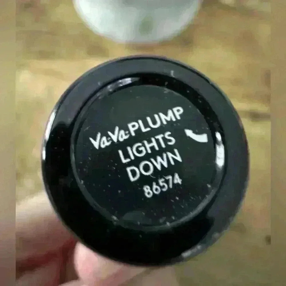 New Buxom Va-Va Plump Shiny Liquid Lipstick ~ Lights Down ~ NEW in Box! - Picture 7 of 8